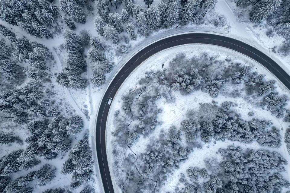 In Sachsen warnt der Deutsche Wetterdienst vor Glätte. (Symbolbild)Jan Woitas/dpa