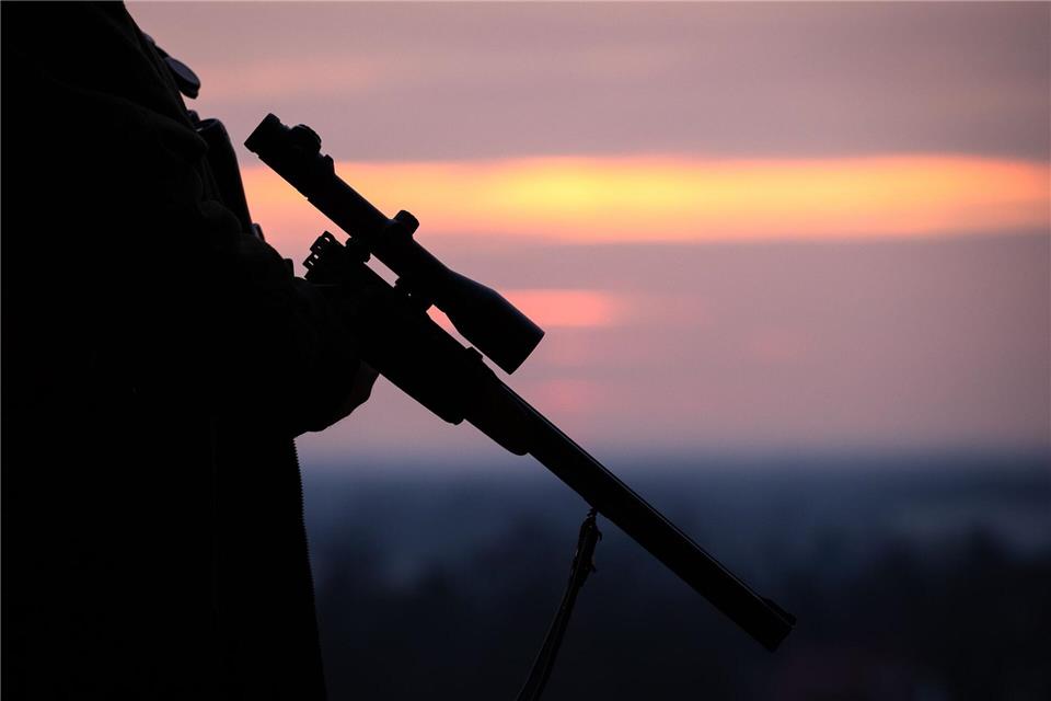 In Sachsen wird die Zuverlässigkeit von AfD-Waffenbesitzern geprüft. (Symbolfoto)Friso Gentsch/dpa