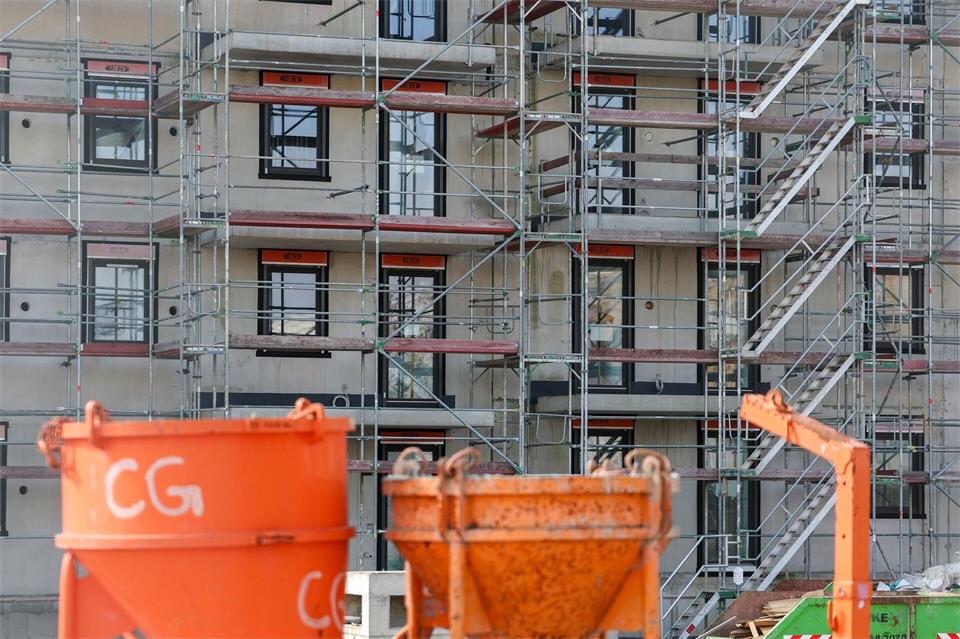 In Sachsen wurden im vergangenen Jahr rund 40 Prozent weniger Wohnungen gebaut als 2023. (Archivbild)Jan Woitas/dpa