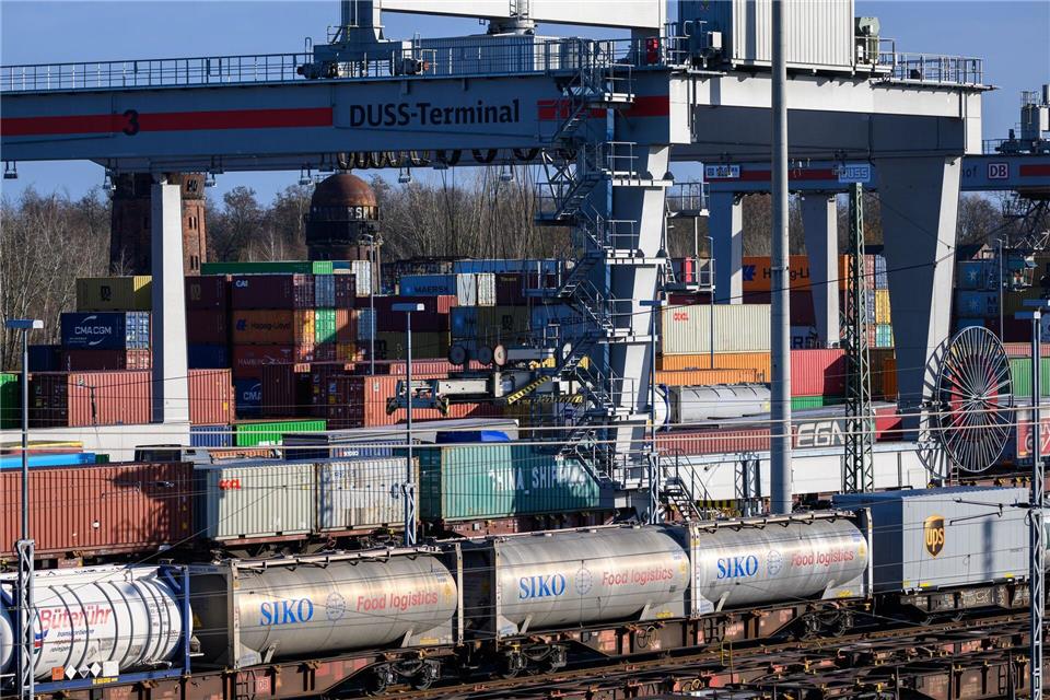 In Sachsens Exportranking belegt WM-Gegner Curaçao Platz 131. Laut Wirtschaftsministerium wurden 2025 Waren im Wert von 1,138 Millionen Euro auf die Karibikinsel verkauft. (Symbolbild)Hendrik Schmidt/dpa