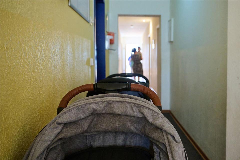 In Sachsens Frauenschutzhäusern gibt es noch immer zu wenige Plätze (Symbolbild). Annette Riedl/dpa