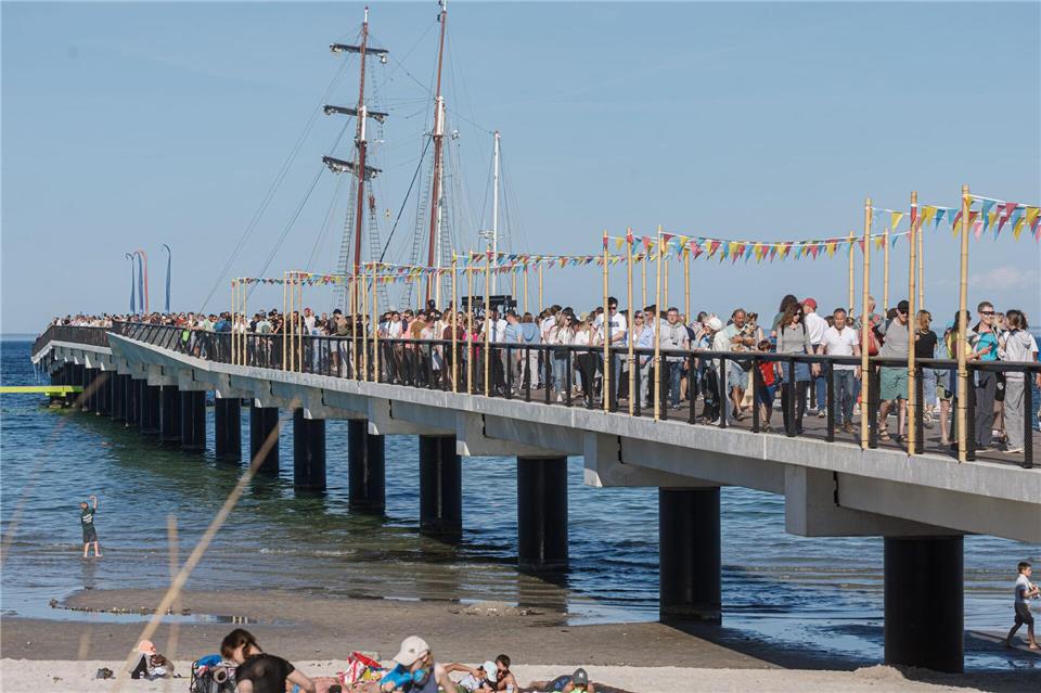 In Scharbeutz bei Lübeck ist die neue Seebrücke offiziell eröffnet wordenMarkus Scholz/dpa/dpa-tmn