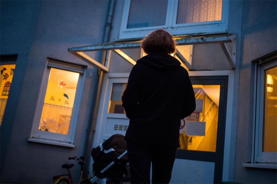 In Schleswig-Holstein fehlen aktuell etwa 200 Frauenhausplätze. (Symbolbild)Sophia Kembowski/dpa