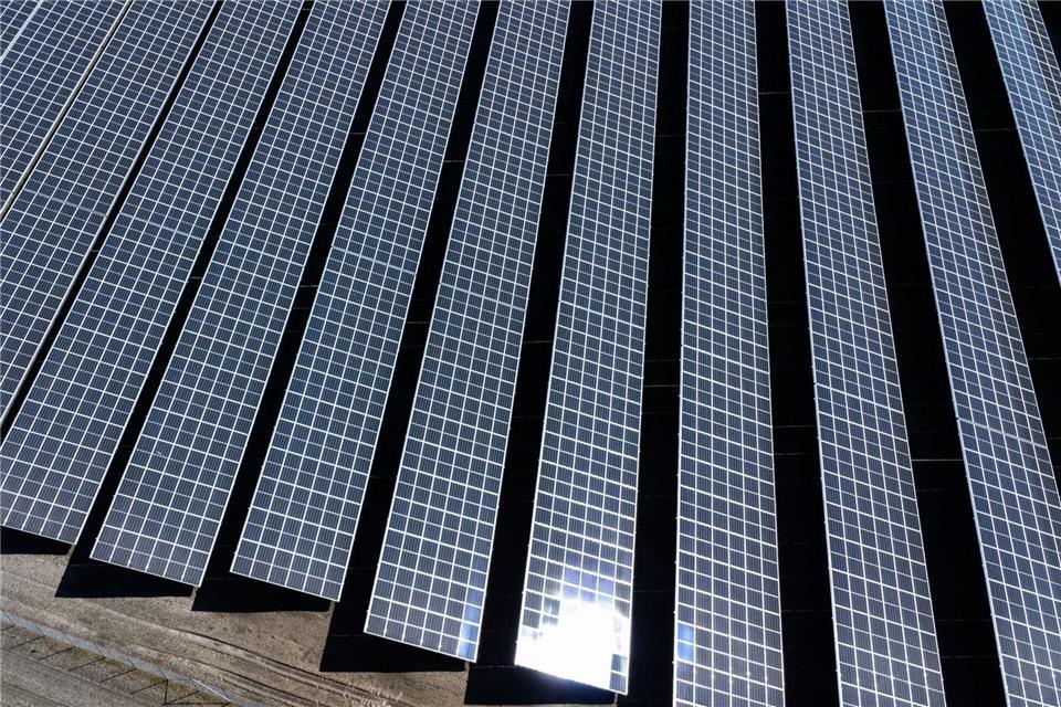 In Schleswig-Holstein sind 2025 so viele neue Solaranlagen installiert worden wie nie zuvor. (Symbolbild)Christian Charisius/dpa