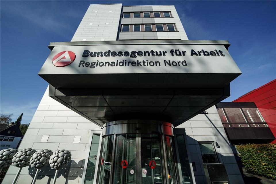 In Schleswig-Holstein sind rund 93.000 Menschen arbeitslos gemeldet. (Archivbild) Axel Heimken/dpa