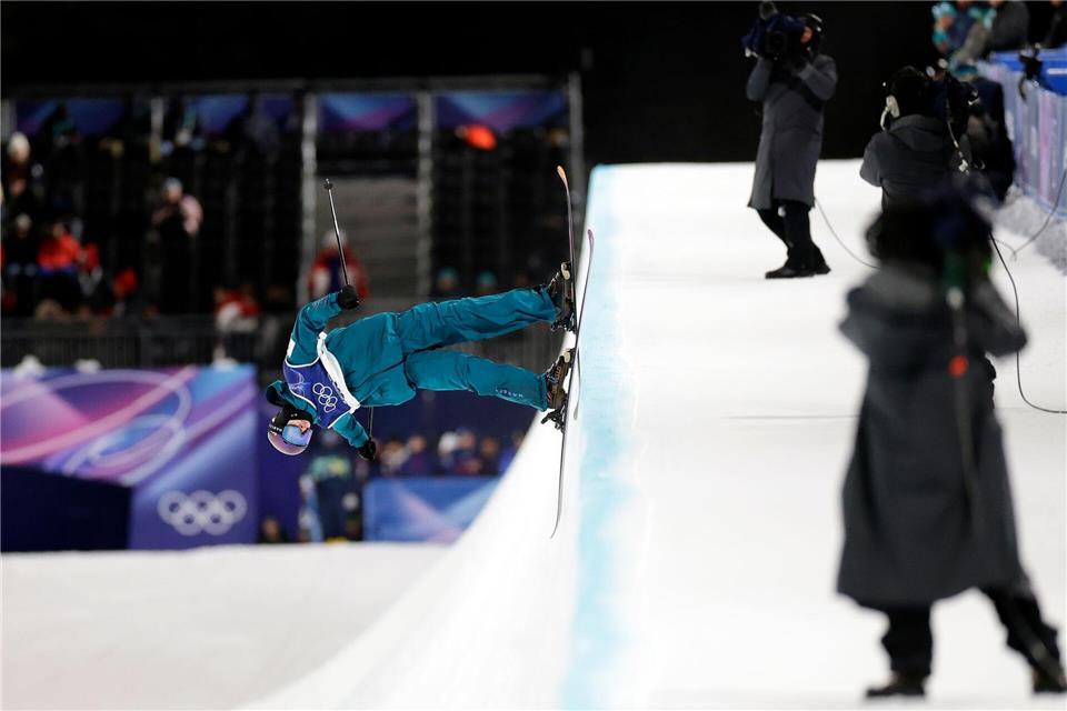 In Schräglage: Henry SildaruOliver Weiken/dpa
