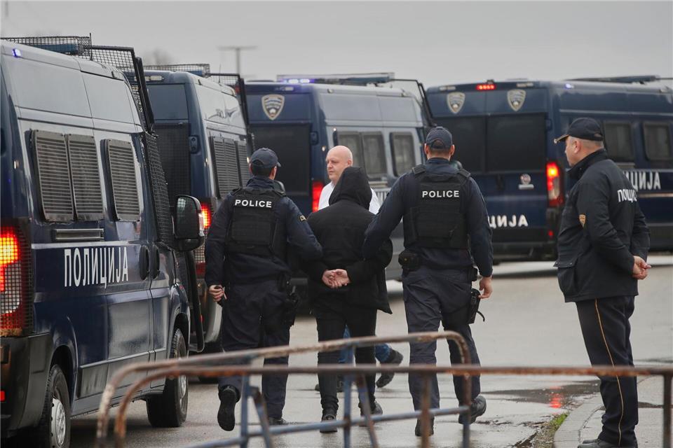 In Skopje beginnt ein Prozess gegen Dutzende mutmaßlich Verantwortliche für den verheerenden Brand in einem Nachtclub, infolgedessen 63 Menschen ums Leben kamen.Boris Grdanoski/AP/dpa