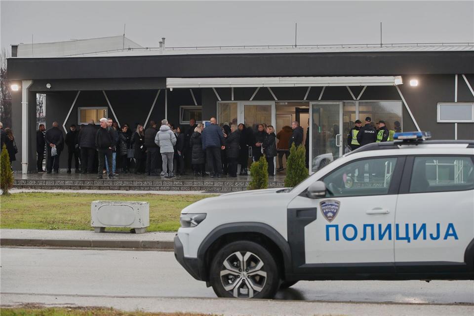 In Skopje beginnt ein Prozess gegen Dutzende mutmaßlich Verantwortliche für den verheerenden Brand in einem Nachtclub, infolge dessen 63 Menschen ums Leben kamen.Boris Grdanoski/AP/dpa