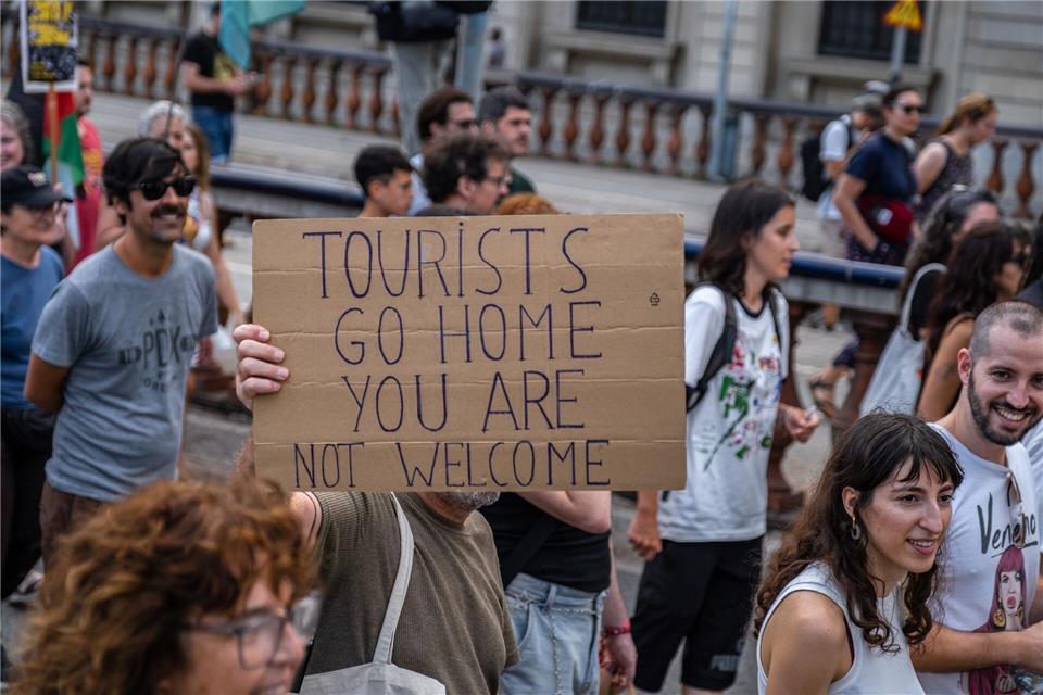 In Spanien gibt es immer mehr Besucher - und immer mehr Proteste gegen Massentourismus. (Foto Archiv)Paco Freire/SOPA Images via ZUMA Press Wire/dpa