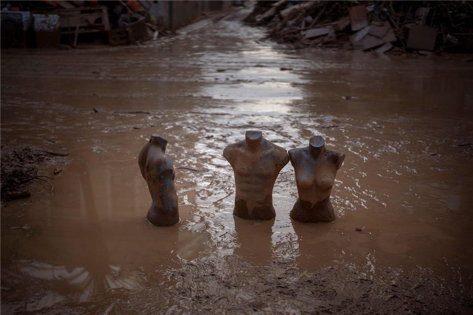 In Spanien starben weit mehr als 200 Menschen bei Überschwemmungen.Emilio Morenatti/AP/dpa