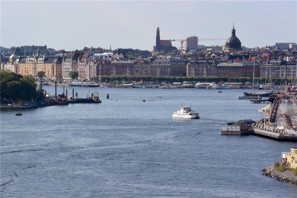 In Stockholm fahren diverse Fähren von zentralen Anlegestellen - zwischen den großen Inseln, auf denen die schwedische Hauptstadt liegt. Aber auch zu den entfernteren Schären. Holger Hollemann/dpa/dpa-tmn