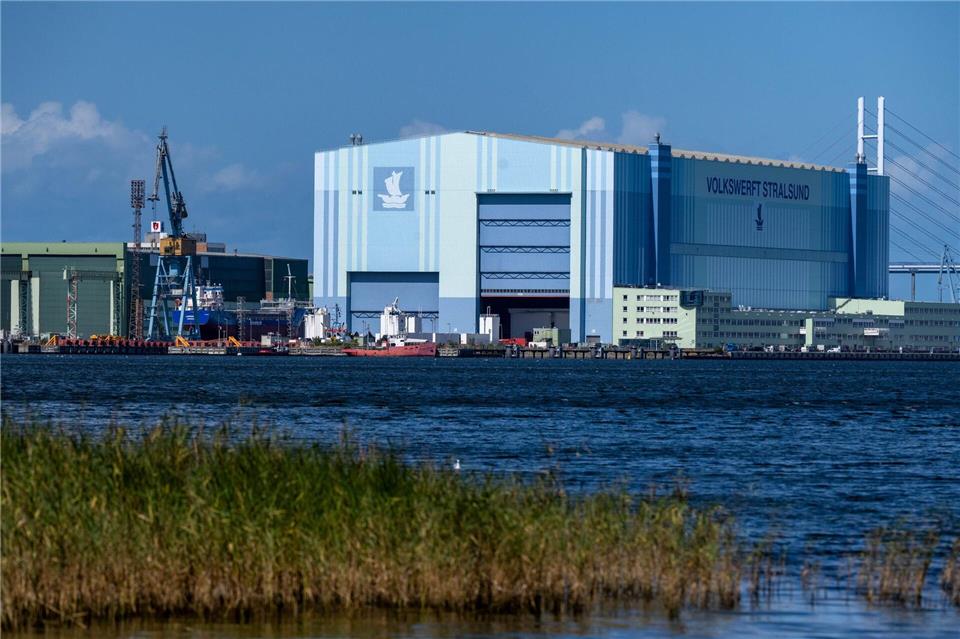 In Stralsund wird demnächst an einem Auftrag für die Deutsche Marine gearbeitet. (Archivbild)Stefan Sauer/dpa