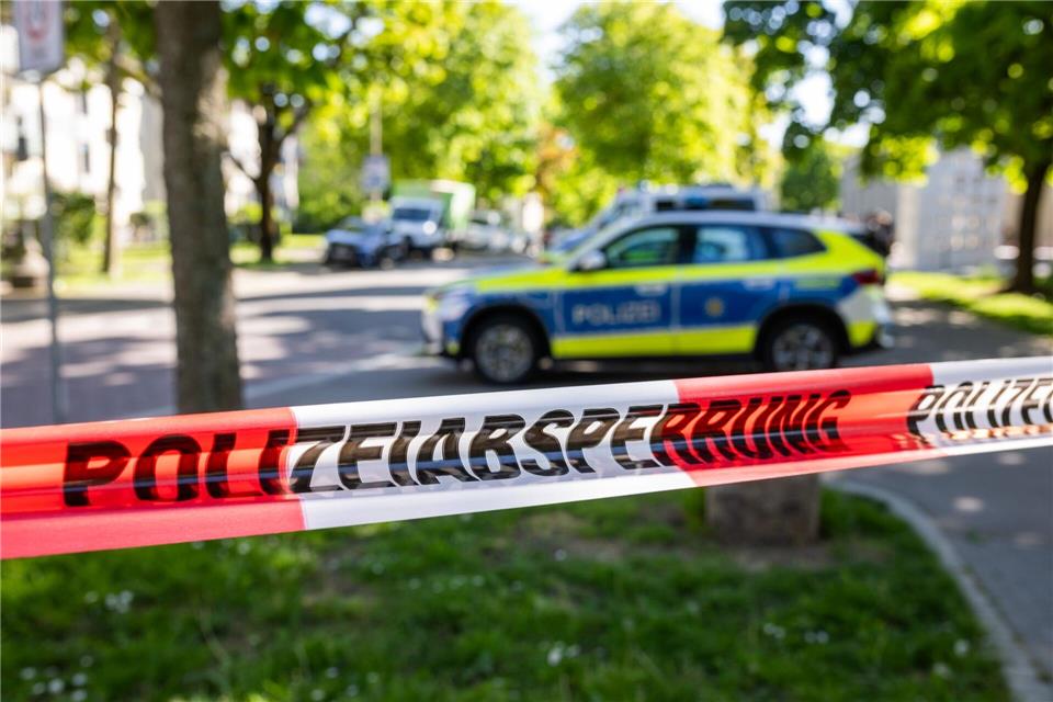 In Stuttgart läuft ein größerer Einsatz der Polizei. (Symbolbild)Philipp von Ditfurth/dpa