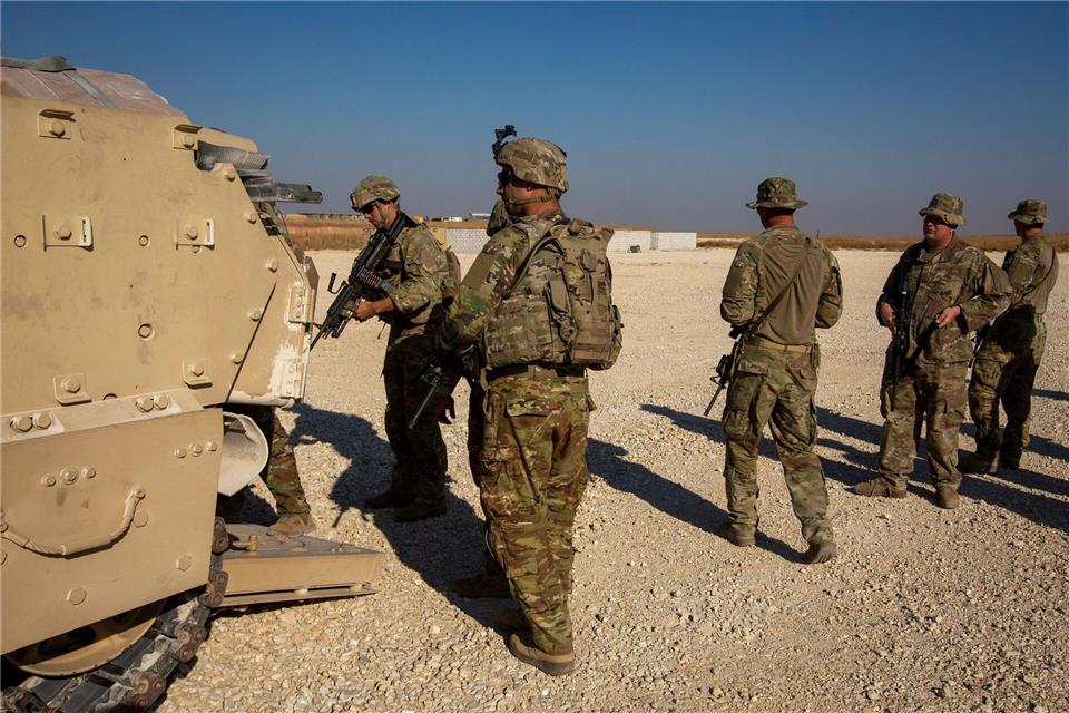 In Syrien ist immer noch ein relativ kleines Kontingent des US-Militärs stationiert. (Archivbild)Darko Bandic/AP/dpa