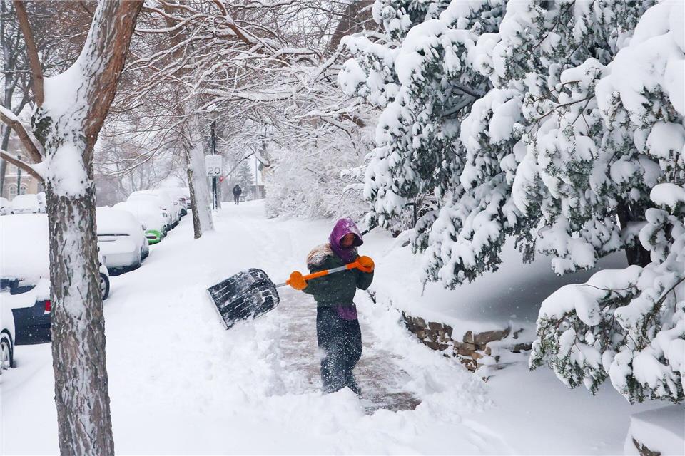 In Teilen der nördlichen USA fiel viel Schnee. Owen Ziliak/Wisconsin State Journal/AP/dpa