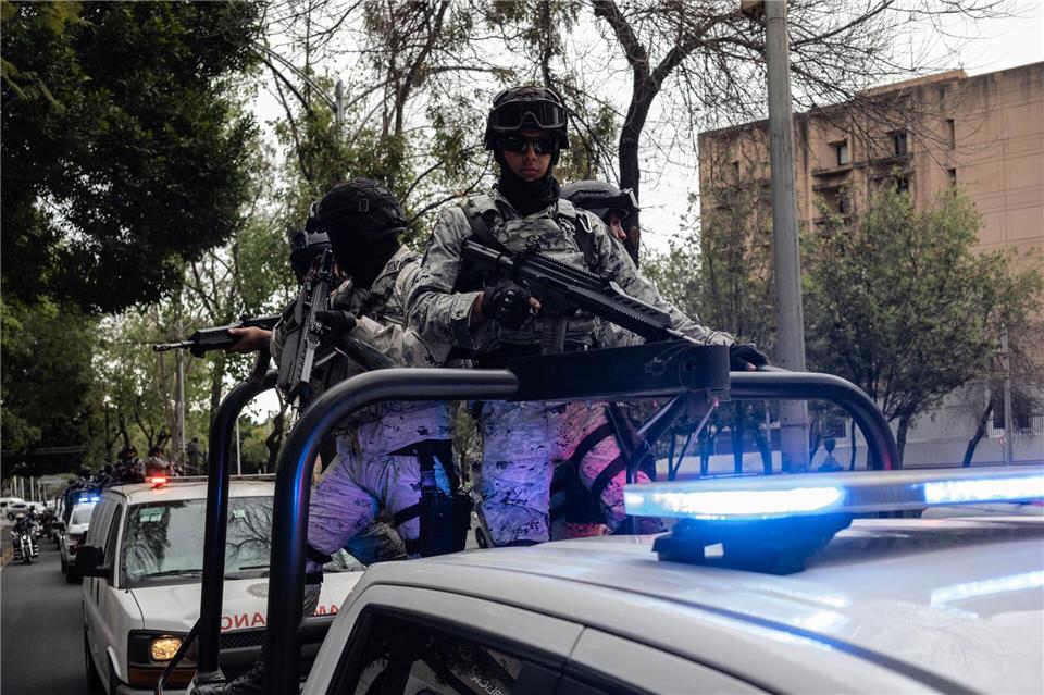 In Teilen von Mexiko-Stadt war eine massive Präsenz der Sicherheitskräfte zu beobachten. Félix Márquez/dpa