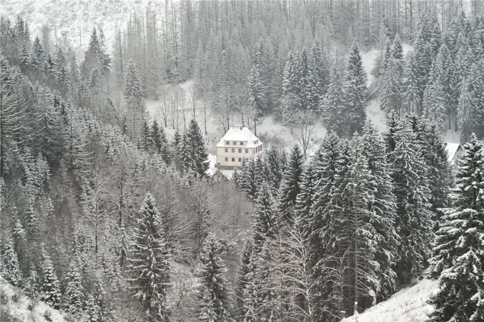 In Thüringen fiel am Montag reichlich Schnee. Teils fiel der Schulbusverkehr aus, mindestens neun Schulen im Freistaat blieben zu.  Martin Schutt/dpa