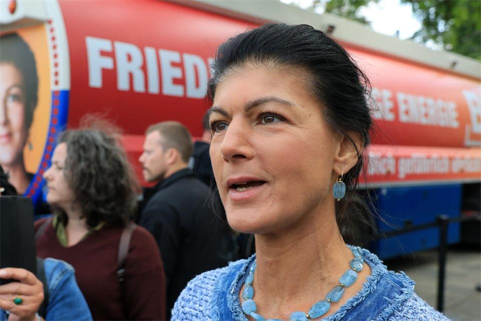 In Thüringen haben drei BSW-Mitglieder Fraktion und Partei verlassen - und setzen damit Parteigründerin Sahra Wagenknecht unter Druck. Jan Woitas/dpa
