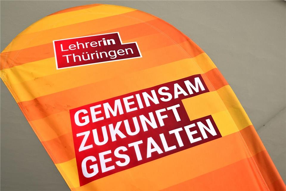 In Thüringen sind im ersten Schulhalbjahr mehr Lehrerinnen und Lehrer eingestellt worden. (Symbolbild)Martin Schutt/dpa