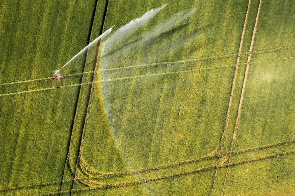 In Thüringen soll künftig kontinuierlich die Feuchtigkeit von Böden erfasst werden. Die Daten sollen unter anderem Landwirten bei der Planung von Aussaat und Ernte helfen. (Symbolfoto)Lando Hass/dpa
