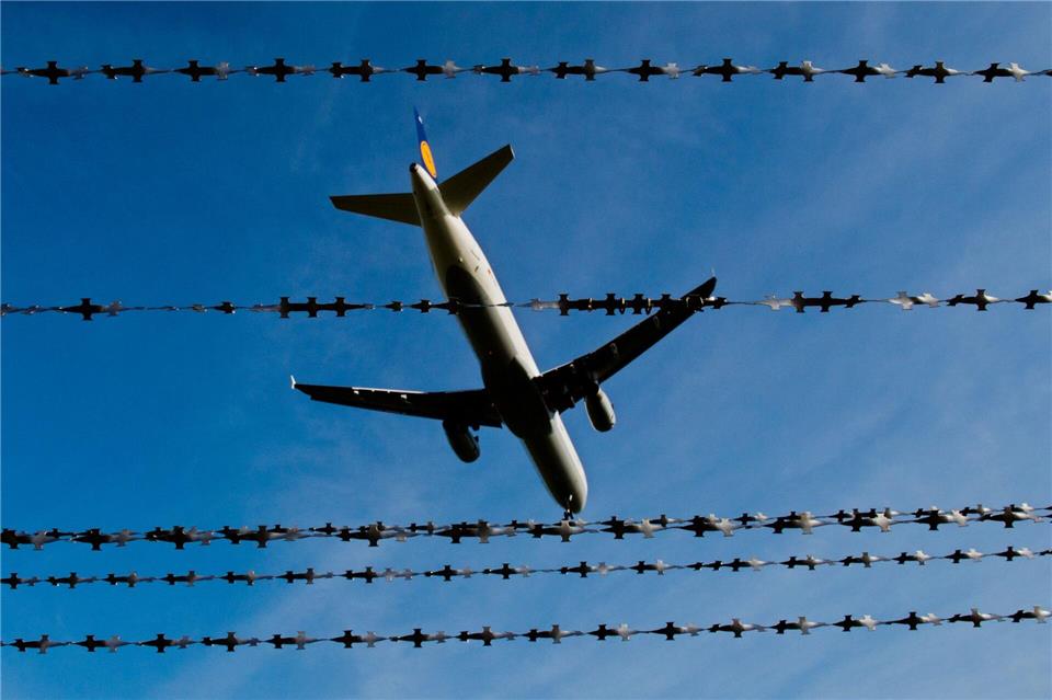 In Thüringen verließen bis November 2025 mehr als 500 Migranten freiwillig wieder den Freistaat. (Symbolbild)Julian Stratenschulte/dpa