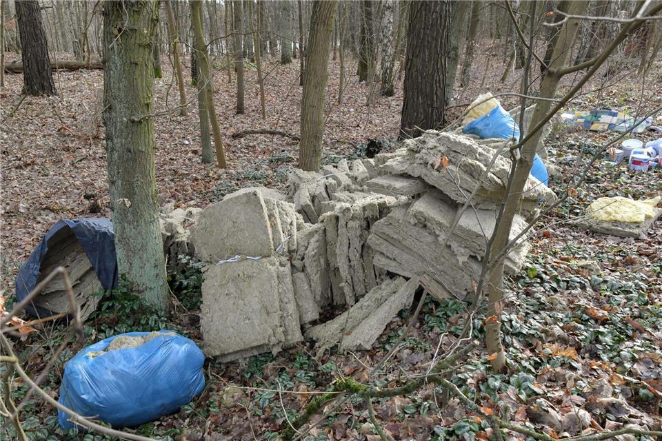 In Thüringen wird mehr illegaler Müll entsorgt. (Archivbild)Patrick Pleul/dpa-Zentralbild/ZB