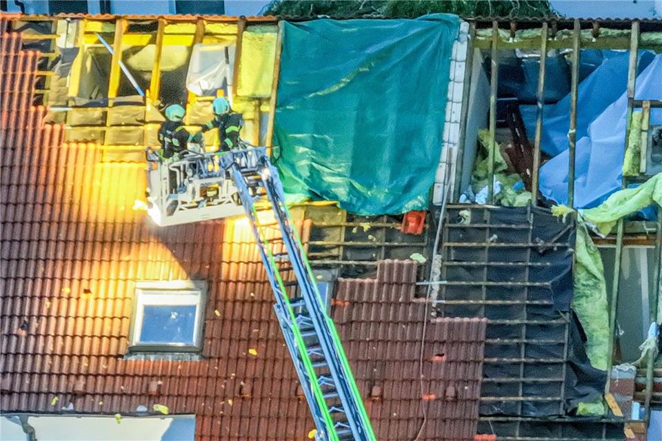 In Ulm wurden infolge des Unwetters mehrere Wohnhausdächer abgedeckt.Jason Tschepljakow/dpa