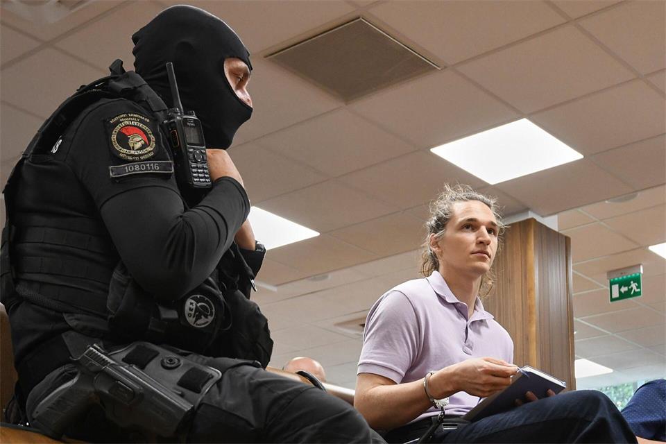 In Ungarn hat das Berufungsverfahren gegen die non-binäre Person Maja T. aus Deutschland begonnen.Pavel Bogolepov/AP/dpa