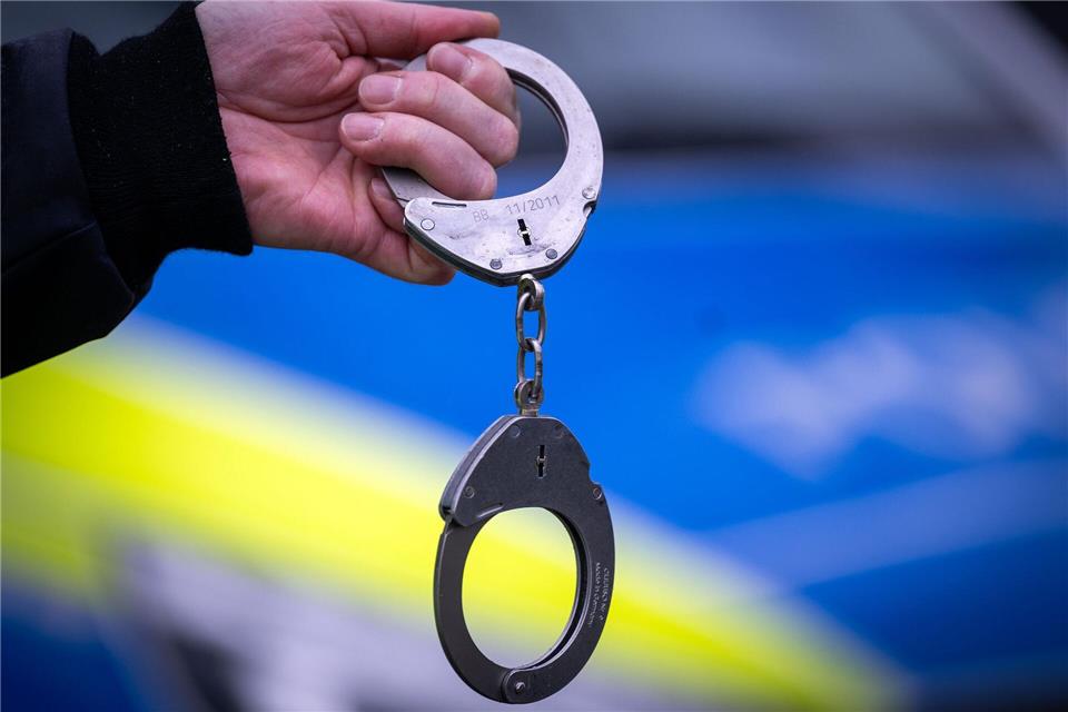 In Unterfranken befindet sich ein 54-Jähriger nach einer Gewalttat in Untersuchungshaft. (Symbolbild)Soeren Stache/dpa