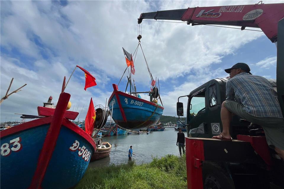 In Vietnam wurden vorsorglich Boote in Sicherheit gebracht.Pham Linh/VNExpress/AP/dpa