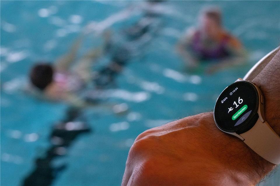 In Wiesbaden hat die Stadt gute Erfahrungen mit KI bei der Sicherheit in Schwimmbädern gemacht. (Archivbild)Sebastian Gollnow/dpa