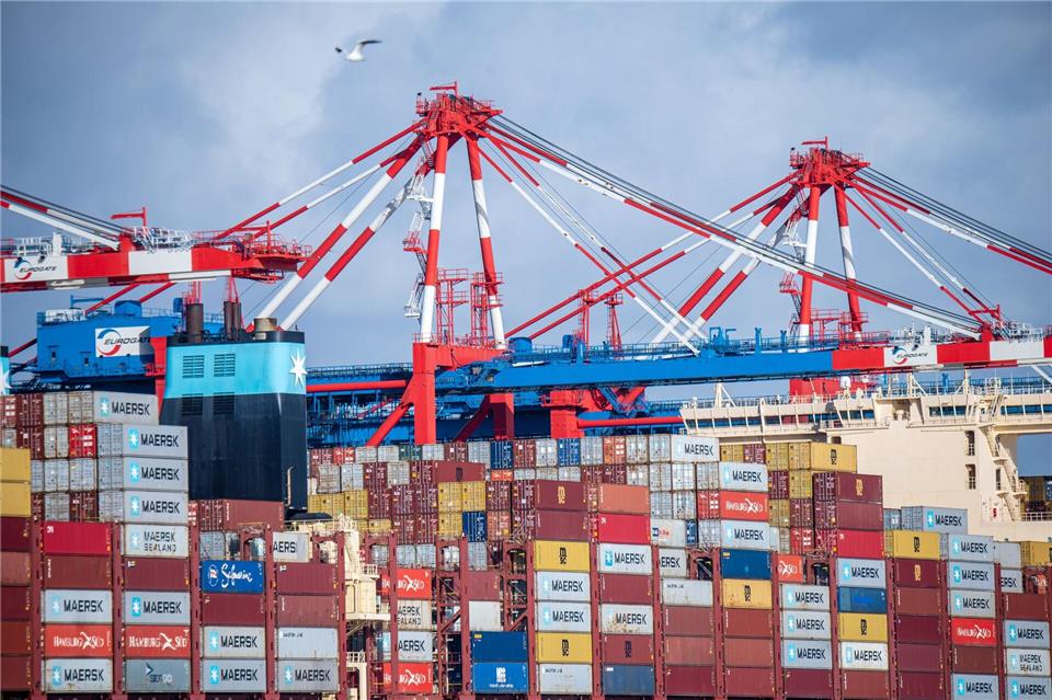 In Wilhelmshaven wurde die Menge der umgeschlagenen Container mehr als verdoppelt. (Archivbild)Sina Schuldt/dpa