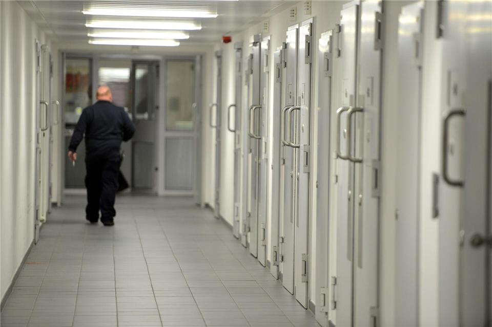 In Wittlich gibt es ganz unterschiedliche Gewerke für Gefangene. (Archivbild)Harald Tittel/dpa