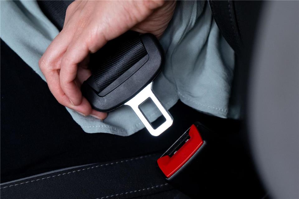 Während der Fahrt nicht aufs Klo: Gurtpflicht im Wohnmobil In Wohnmobilen gilt die Anschnallpflicht. picture alliance/dpa