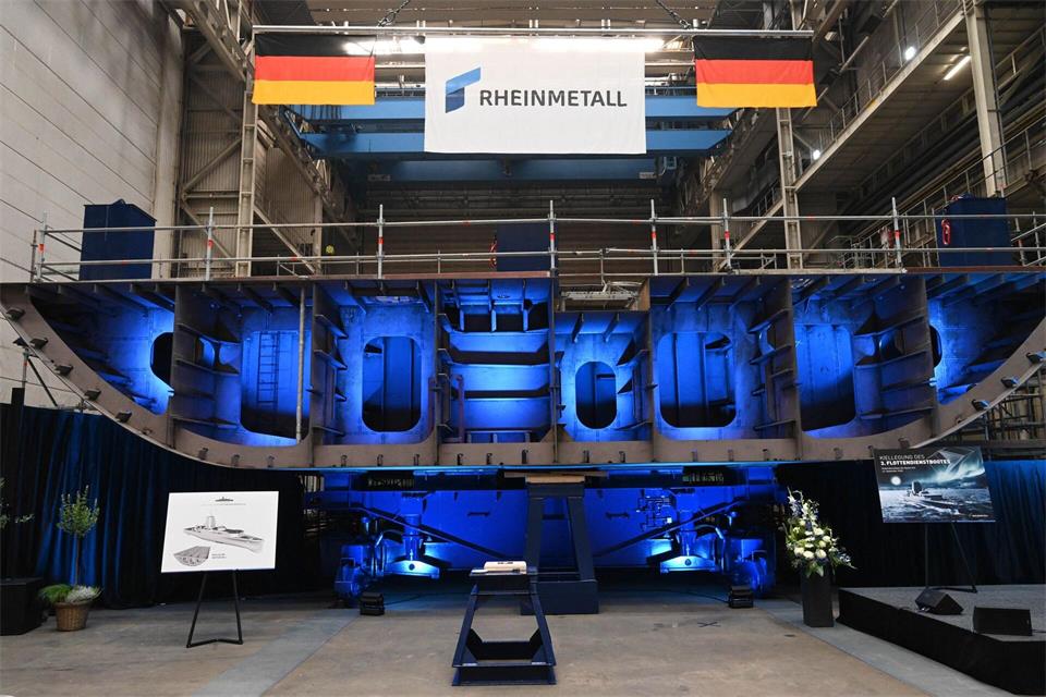 In Wolgast wurde das dritte neue Flottendienstboot der Klasse 424 auf Kiel gelegt.Stefan Sauer/dpa