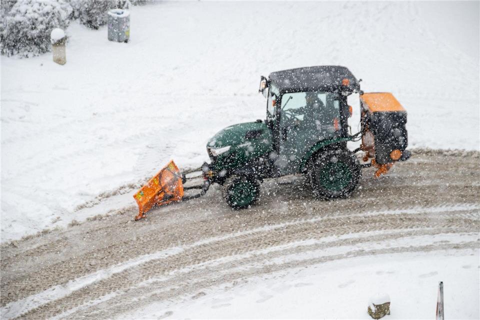 In Würzburg war der Winterdienst am Donnerstag sehr gefordert.Pia Bayer/dpa