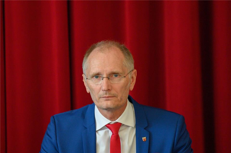 „In Zeiten einer sich abzeichnenden kommunalen Finanzkrise historischen Ausmaßes brauchen Kommunen Rettungspakete und keine zusätzlichen Prüfberichte“, sagt Andreas Dittmann (SPD). Er ist Bürgermeister der Stadt Zerbst und Präsident des Städte- und Gemeindebundes.Klaus-Dietmar Gabbert/dpa