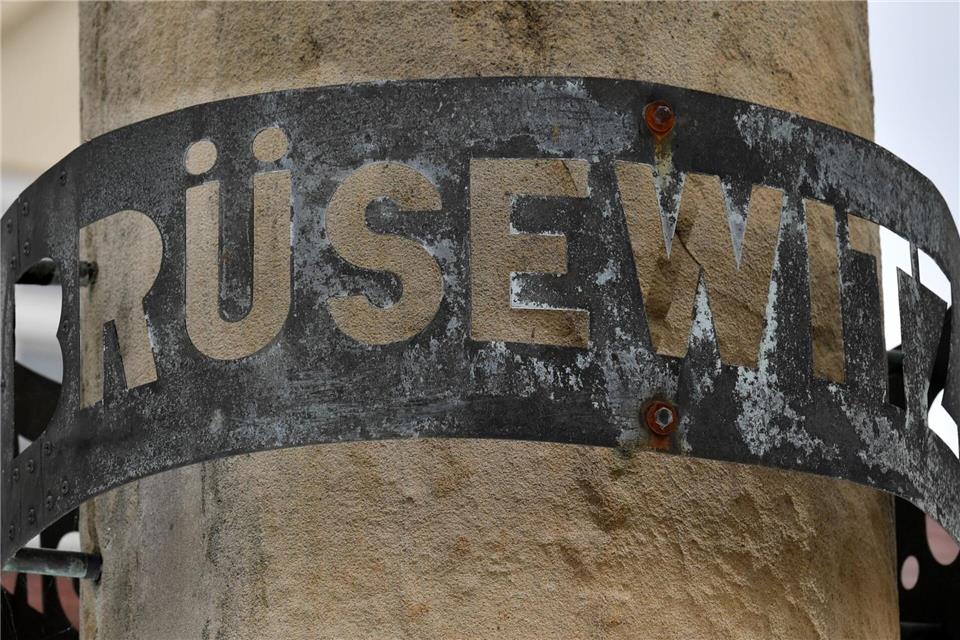 In Zeitz erinnert eine Stele an Brüsewitz. (Archivbild)Hendrik Schmidt/dpa-Zentralbild/dpa