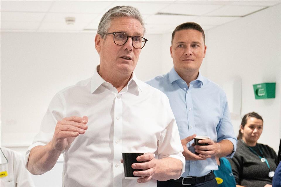 In besseren Zeiten machten Keir Starmer (links) und Wes Streeting (rechts) gemeinsam Wahlkampf. (Archivfoto)Stefan Rousseau/PA Wire/dpa