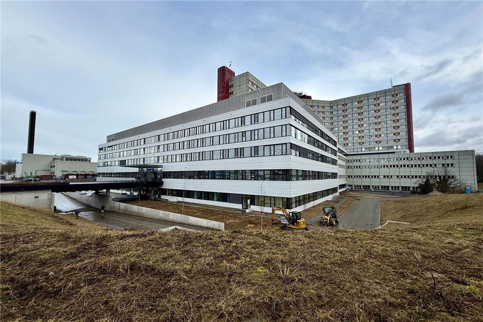 In das neue Zentrum für Intensivmedizin neben dem Augsburger Uniklinikum wurden 190 Millionen Euro investiert.Ulf Vogler/dpa