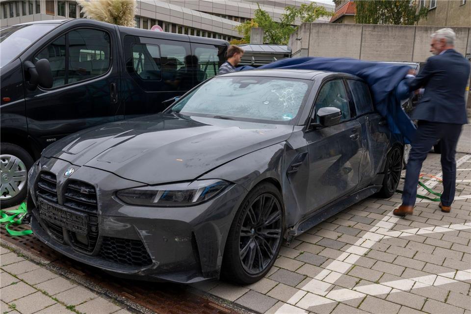 Schlag gegen mutmaßliche Geldautomatensprenger in Bayern In dem Auto waren jede Menge Benzinkanister und Sprengstoff. Peter Kneffel/dpa
