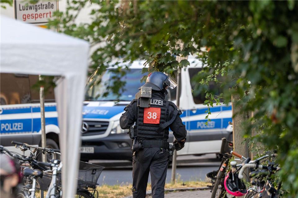 In dem Gebäude traf die Polizei auf zehn Menschen.Christian Lademann/dpa