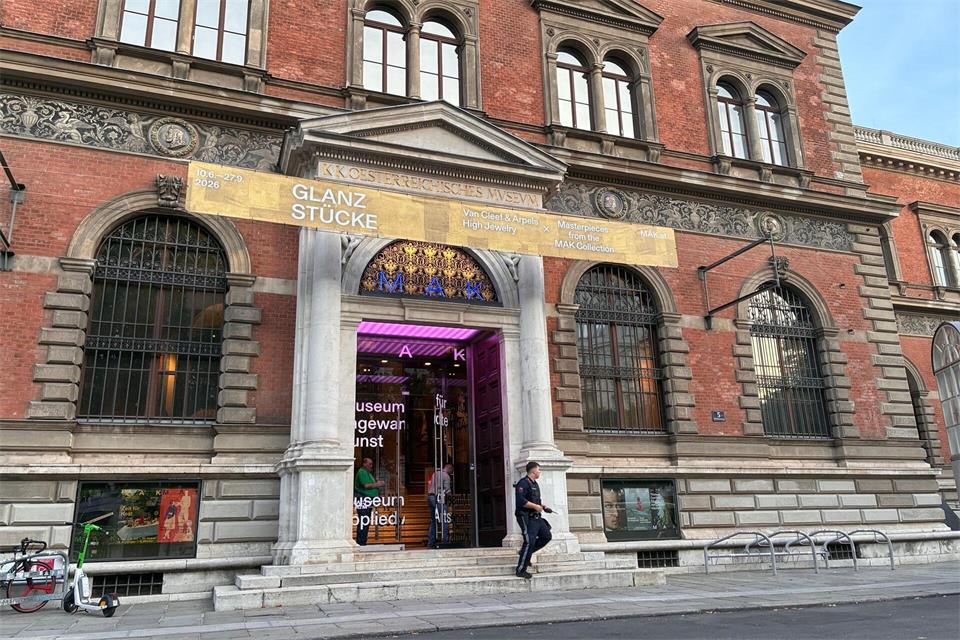 In dem Museum findet derzeit eine Juwelenausstellung statt.Albert Otti/dpa