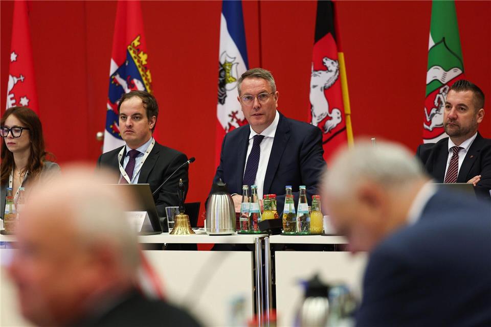 Länder gegen fixes Verbrenner-Aus und für Sozialstaatsreform  In dem Saal in der Rheingoldhalle tagte vor einigen Jahren in der Corona-Pandemie vorübergehend auch der rheinland-pfälzische Landtag. Hannes P. Albert/dpa