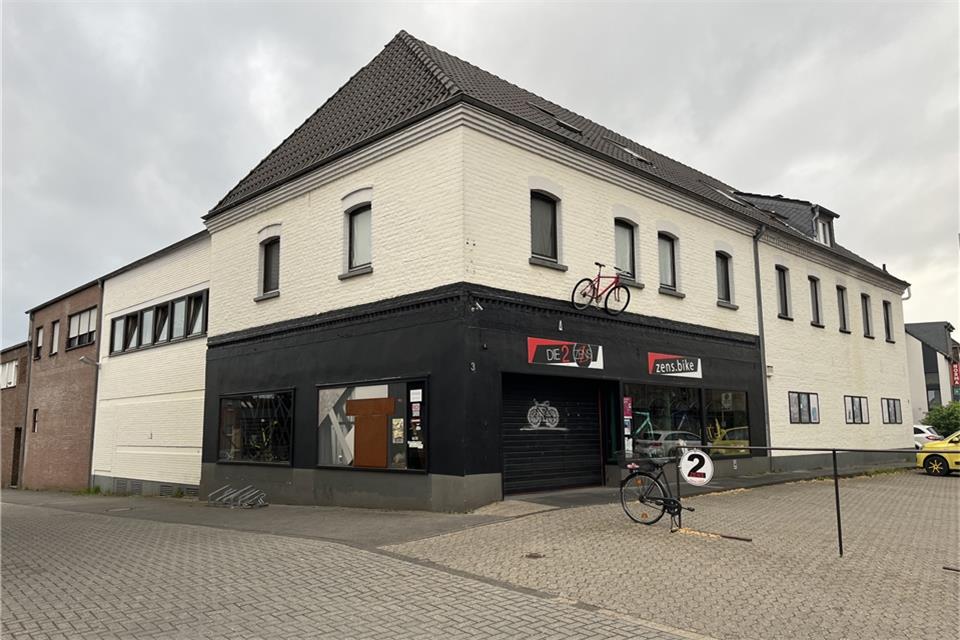 In dem ehemaligen Edeka-Markt an der Erler Straße ist jetzt ein Fahrradgeschäft ansässig.