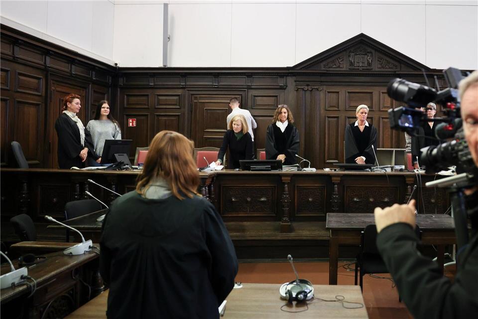 In dem sogenannten Sicherungsverfahren geht es um die Frage, ob der mutmaßliche Krankenhaus-Brandstifter auf Dauer in einer Psychiatrie untergebracht werden muss. Christian Charisius/dpa