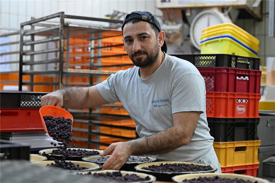 In den Bereichen Medizin, Pflege und Gastronomie sind Menschen aus Syrien, die einst als Flüchtlinge kamen, als Arbeitskräfte geschätzt. (Symbolbild)Michael Brandt/dpa