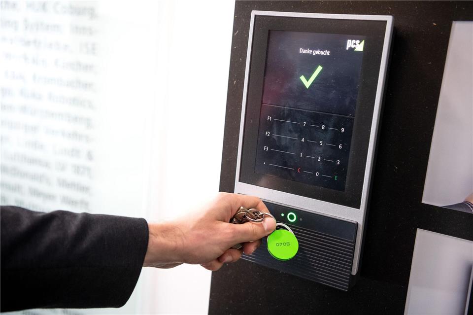 In den Dienstleistungsbereichen ist die durchschnittliche Arbeitszeit pro Kopf am niedrigsten. (Symbolbild)Sina Schuldt/dpa