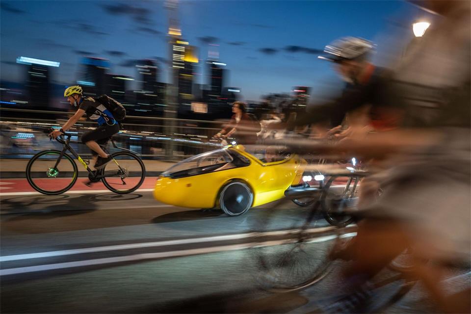 In den Großstädten liegen Fahrräder weiter im Trend. (Archivbild)Frank Rumpenhorst/dpa