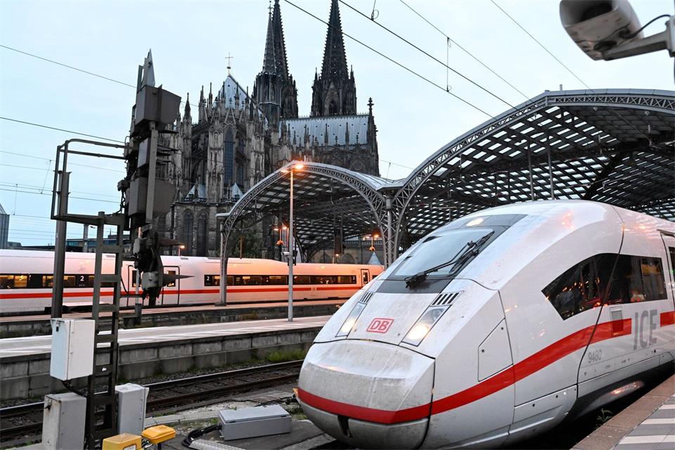 In den Katakomben des Kölner Hauptbahnhofs ist am Donnerstagabend die Brandmeldeanlage losgegangen. (Symbolbild) Roberto Pfeil/dpa